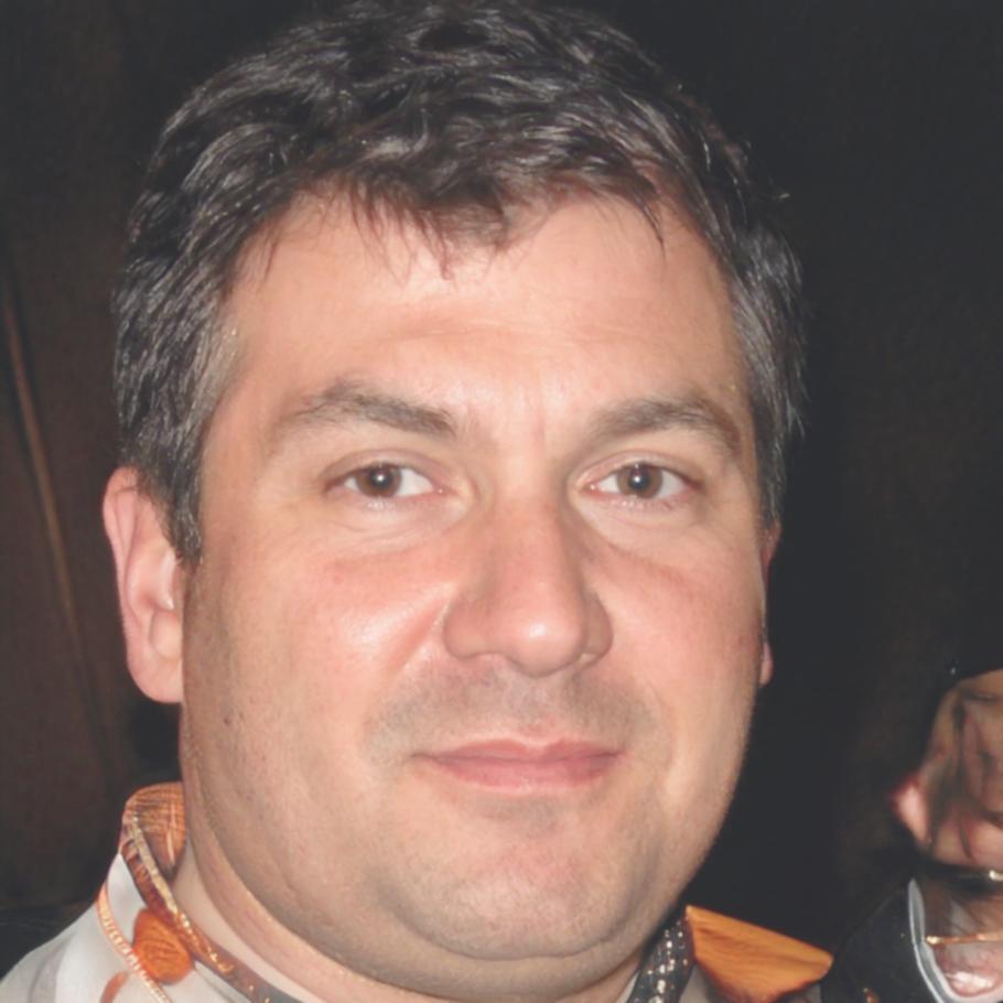 Senior financial analyst and BrainyDataFlow co-founder